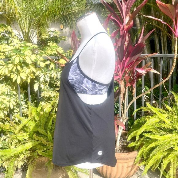 🍍3/$15🍍 TYR Built-In Bra Tank - Picture 3 of 9